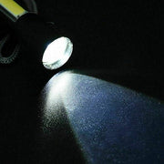 Mini linterna táctica USB compacta