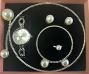 conjunto de joyas plateado con perlas