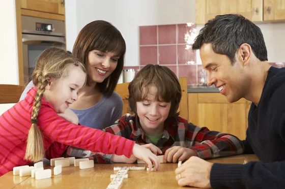 Dominó clásico para jugar en familia