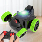 Coche teledirigido acrobático para niños