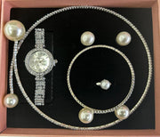 conjunto de joyas plateado con perlas