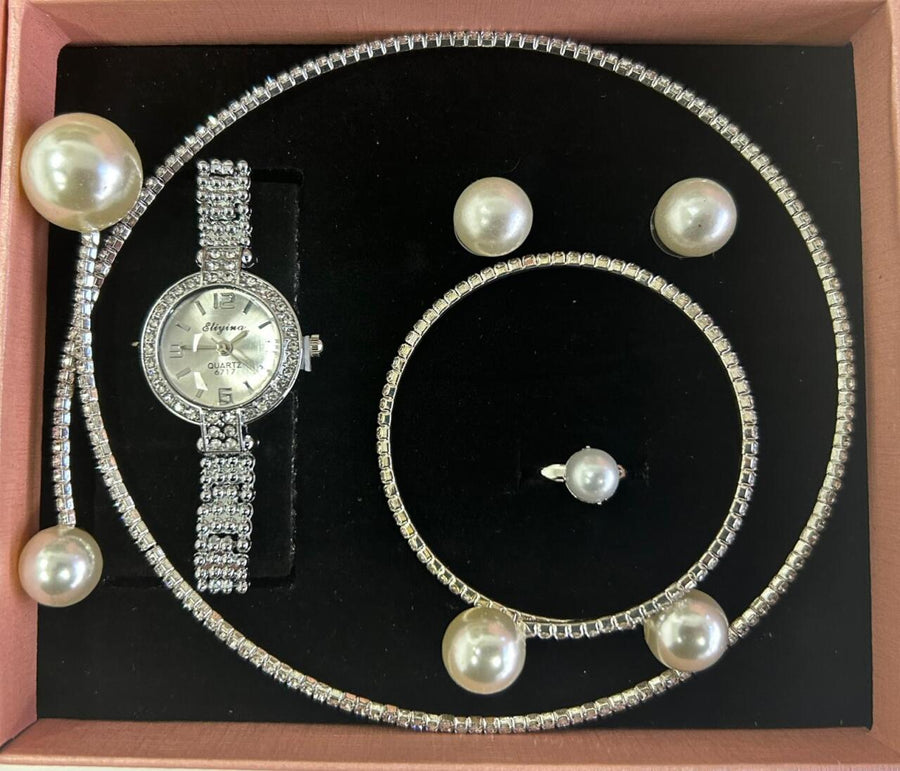 conjunto de joyas plateado con perlas