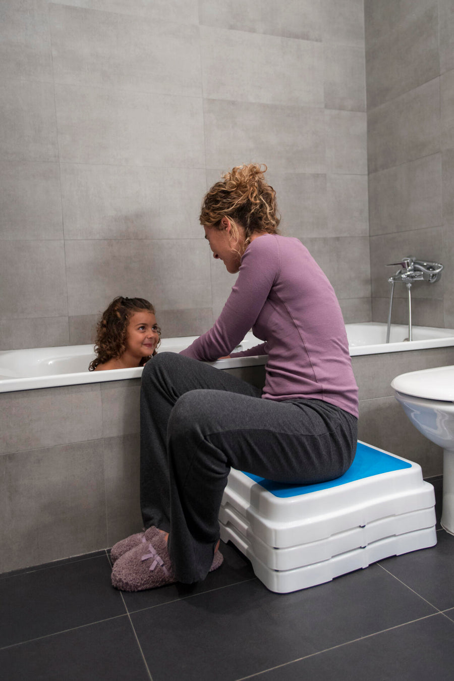 Escalón modular para baño antideslizante