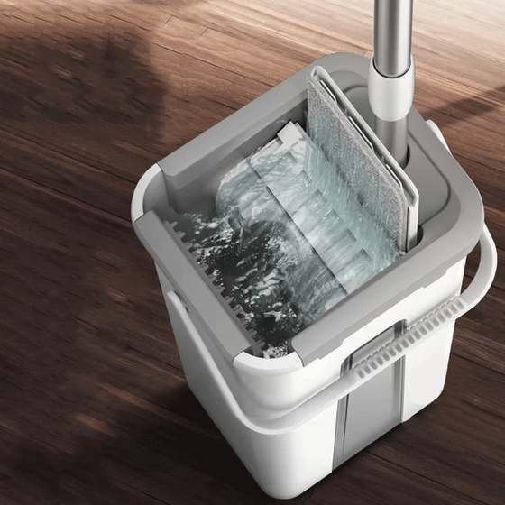 Fregona con cubo autoescurrible 3 trapos