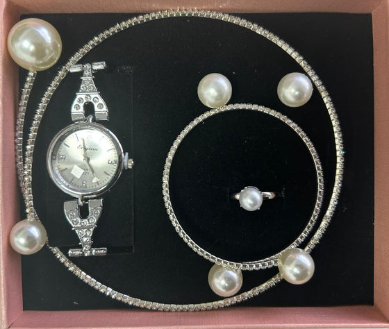 conjunto de joyas plateado con perlas